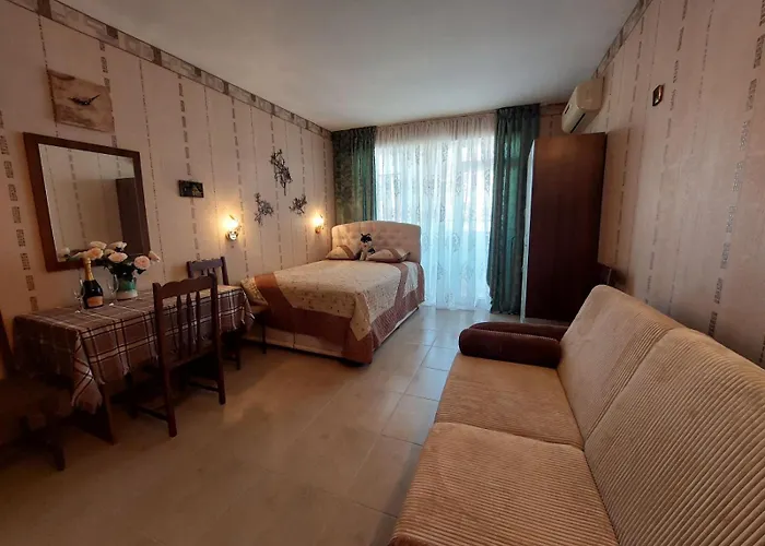 студия в центре солнечного берега Apartment *